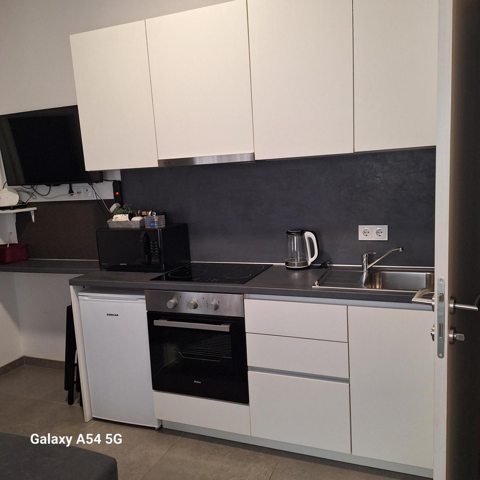 Studio Apartmani Louis I Lola 자그레브 외부 사진